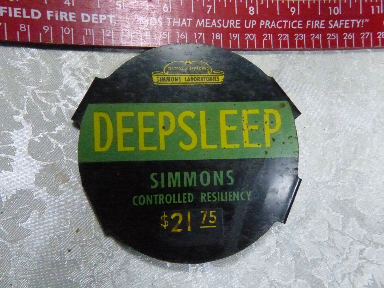 VINTAGE 1927 SIMMONS DEEP SLEEP BED SPRING TIN BADGE