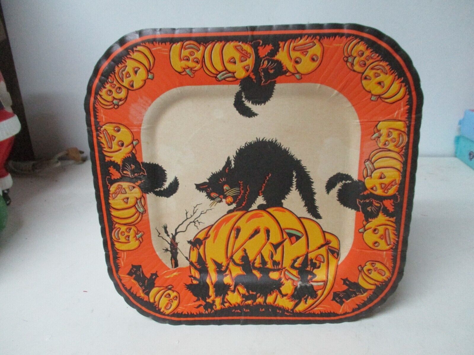 Vintage Halloween Party Paper Plate - Black Cats w JOL Pumpkins