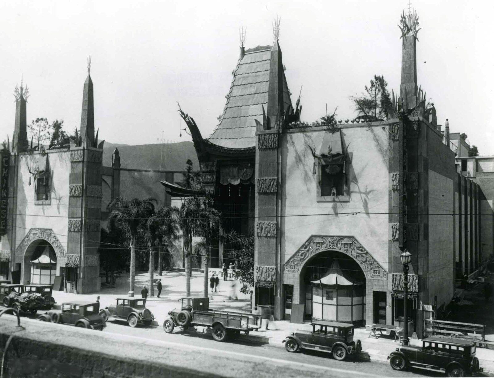 Hollywood  Los Angeles photo Grauman's Chinese Movie Theater At Night 1921