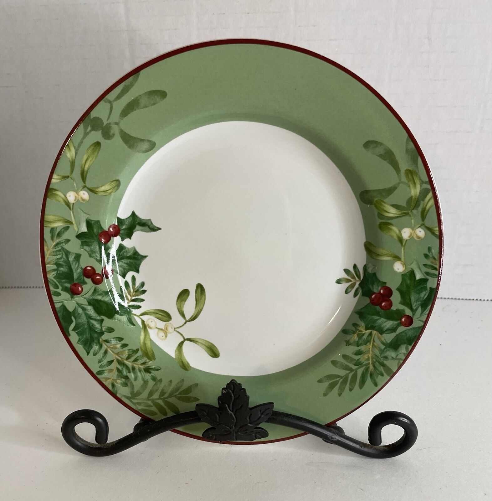 222 Fifth “Christmas Foliage”  green  Snack Dessert Appetizer  Plates 1 set of 2