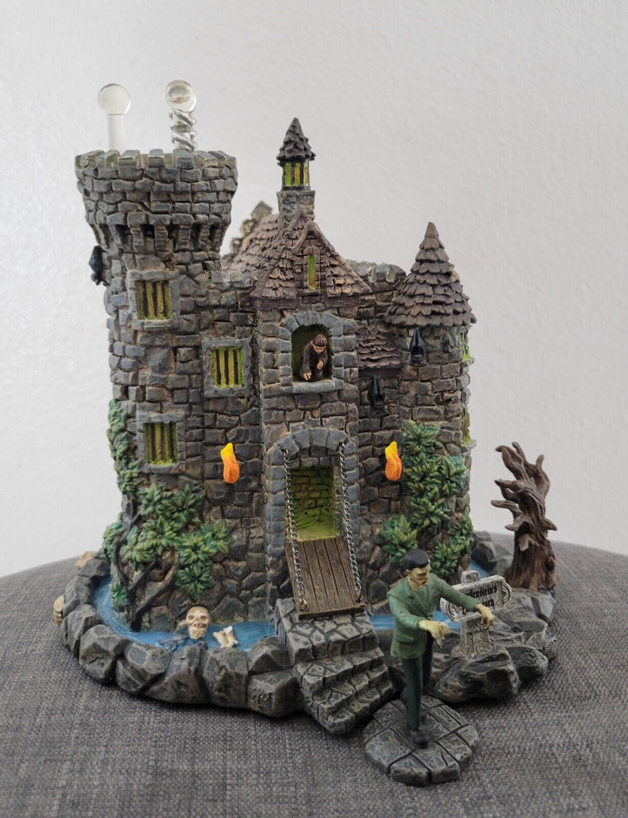 Hawthorne Village Universal Monsters Frankenstein\'s Castle & Figure Halloween 