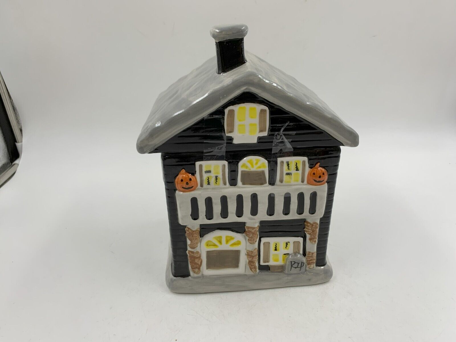 10 Strawberry Street Ceramic 10in Haunted House Cookie Jar DD01B14006