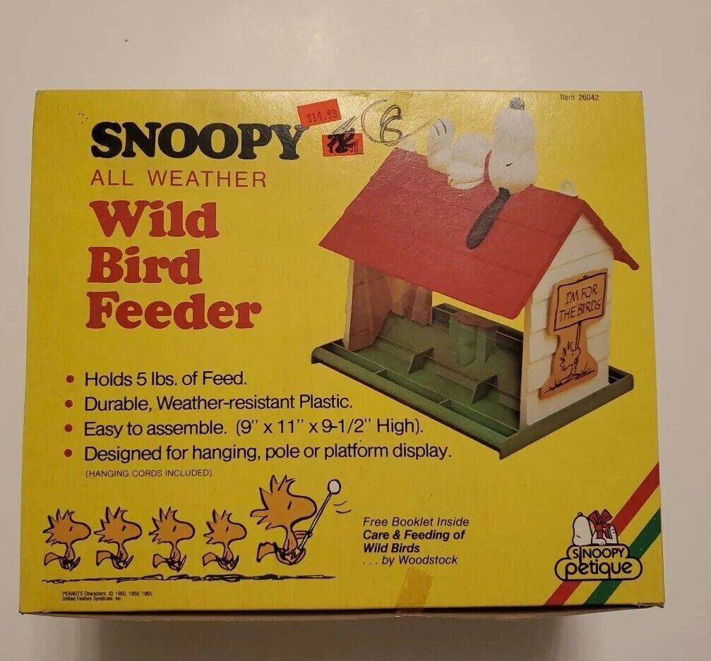 Rare Vintage Peanuts Snoopy All Weather Wild Bird  Feeder Doghouse 1981 New