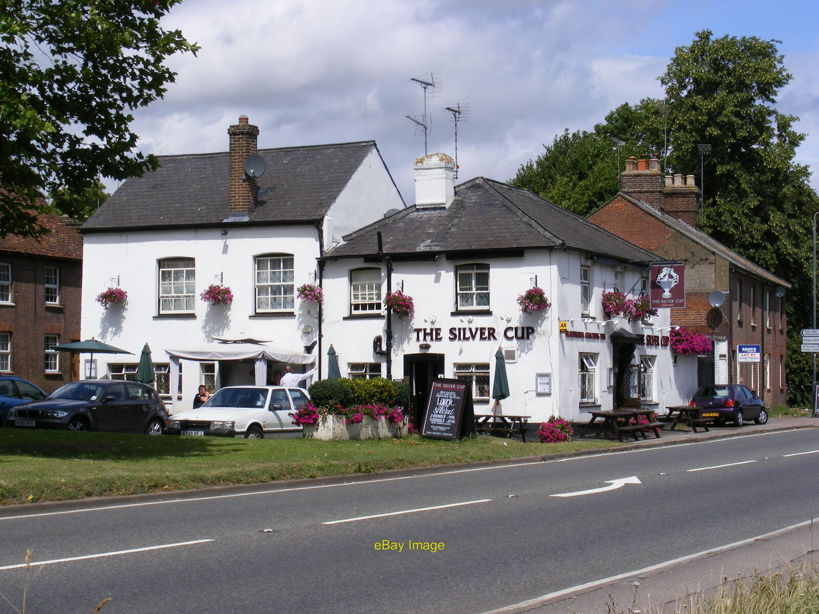Photo 6x4 The Silver Cup Public House On the A1081 St.Albans Road c2009