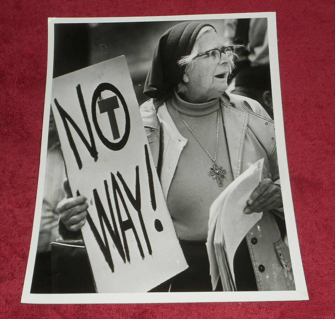 1982 Press Photo MBTA Protestor Holds Sign At Rally Boston Massachusetts