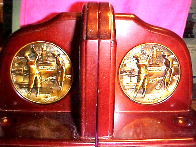 STUNNING HEAVY SOLID WOOD, GOLFING PAIR GOLDTONE DESIGN PAIR BOOKENDS VERY NICE