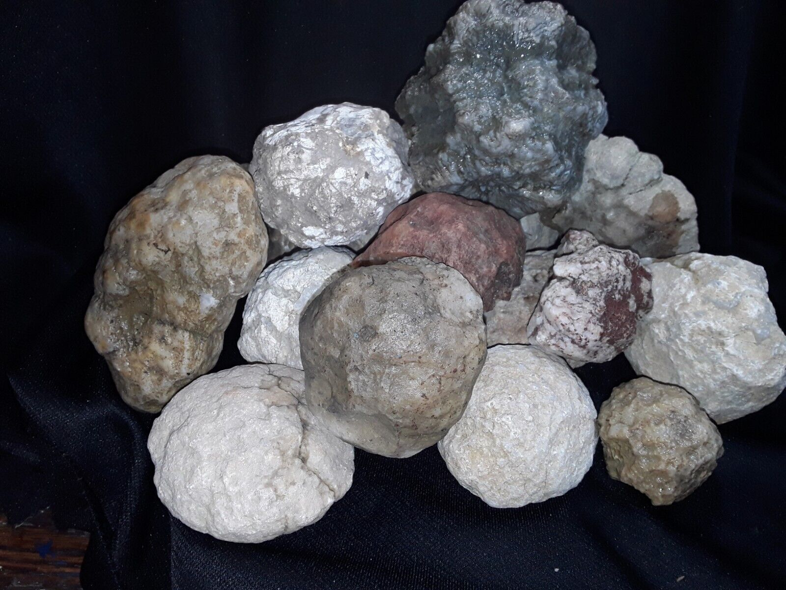 5 Pounds Solid Semi -Solid Quartz  Uncut Unopened Unaltered Geodes Crystals