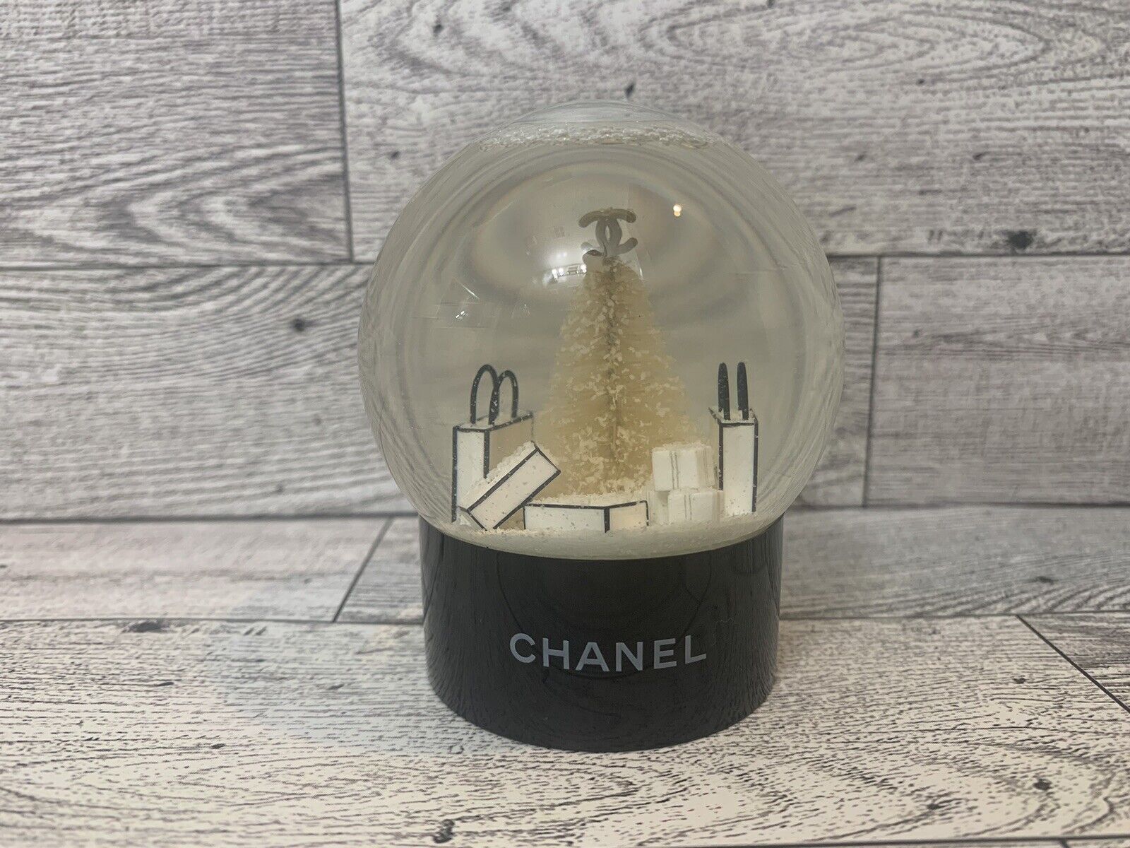 💯 Authentic Chanel VIP Gift Snow Globe 2012
