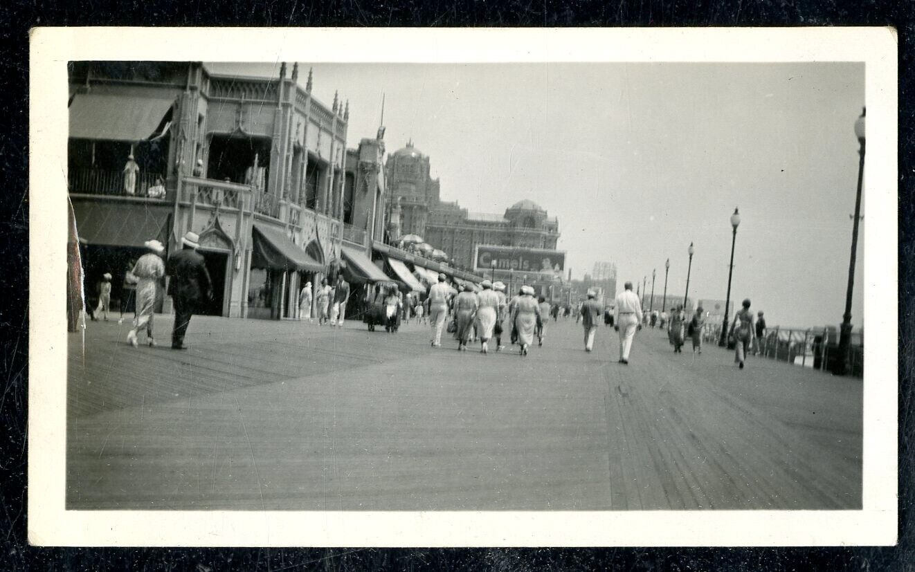 Vintage Photo FOLKS STROLL ON ATLANTIC CITY BOARDWALK CAMEL CIGARETTES 1940\'s