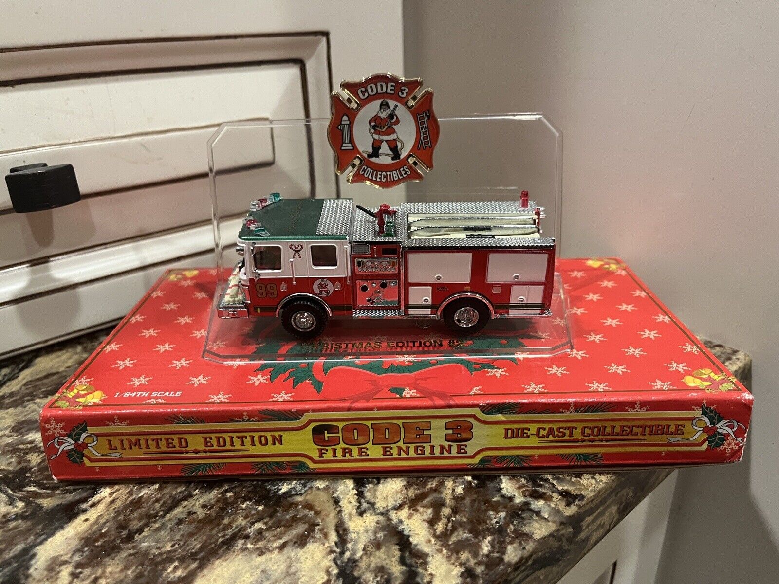 CODE 3 FIRE ENGINE  Christmas Edition   FIRE TRUCK 1/64 DIE CAST