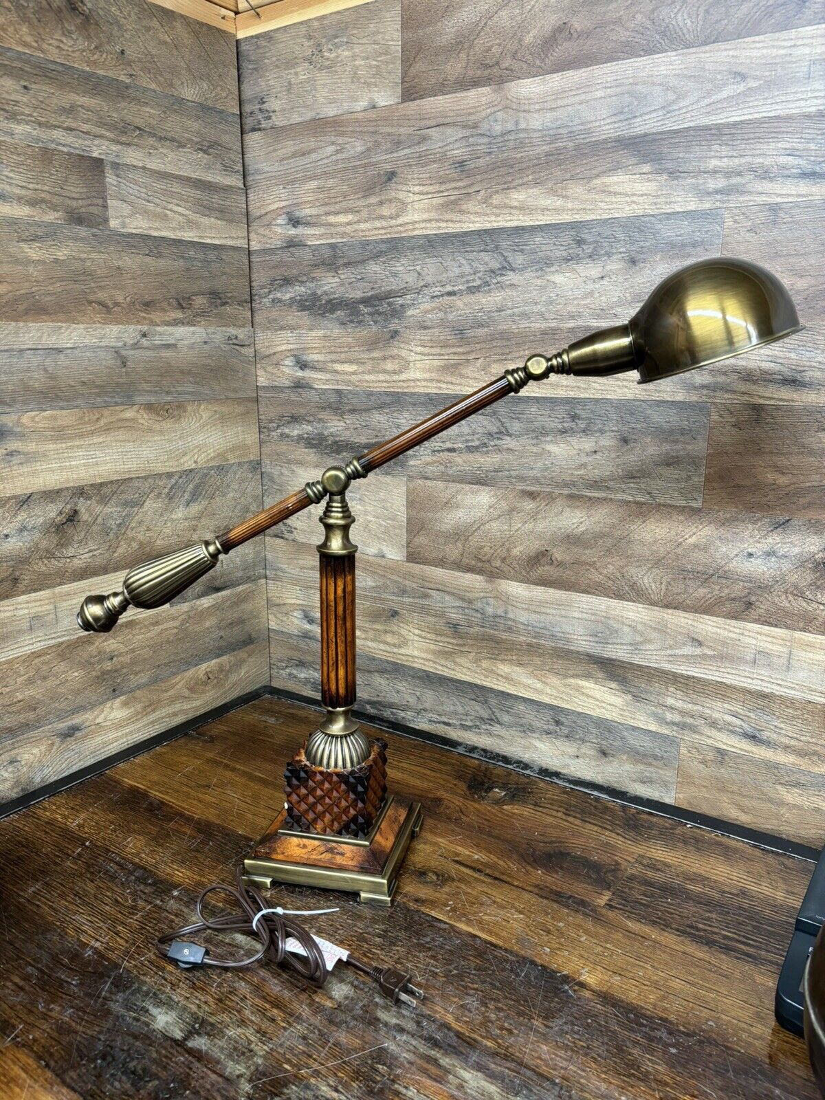 Uttermost Dalton wood and brass table lamp, RARE AND BEAUTIFUL LOOKING LAMP