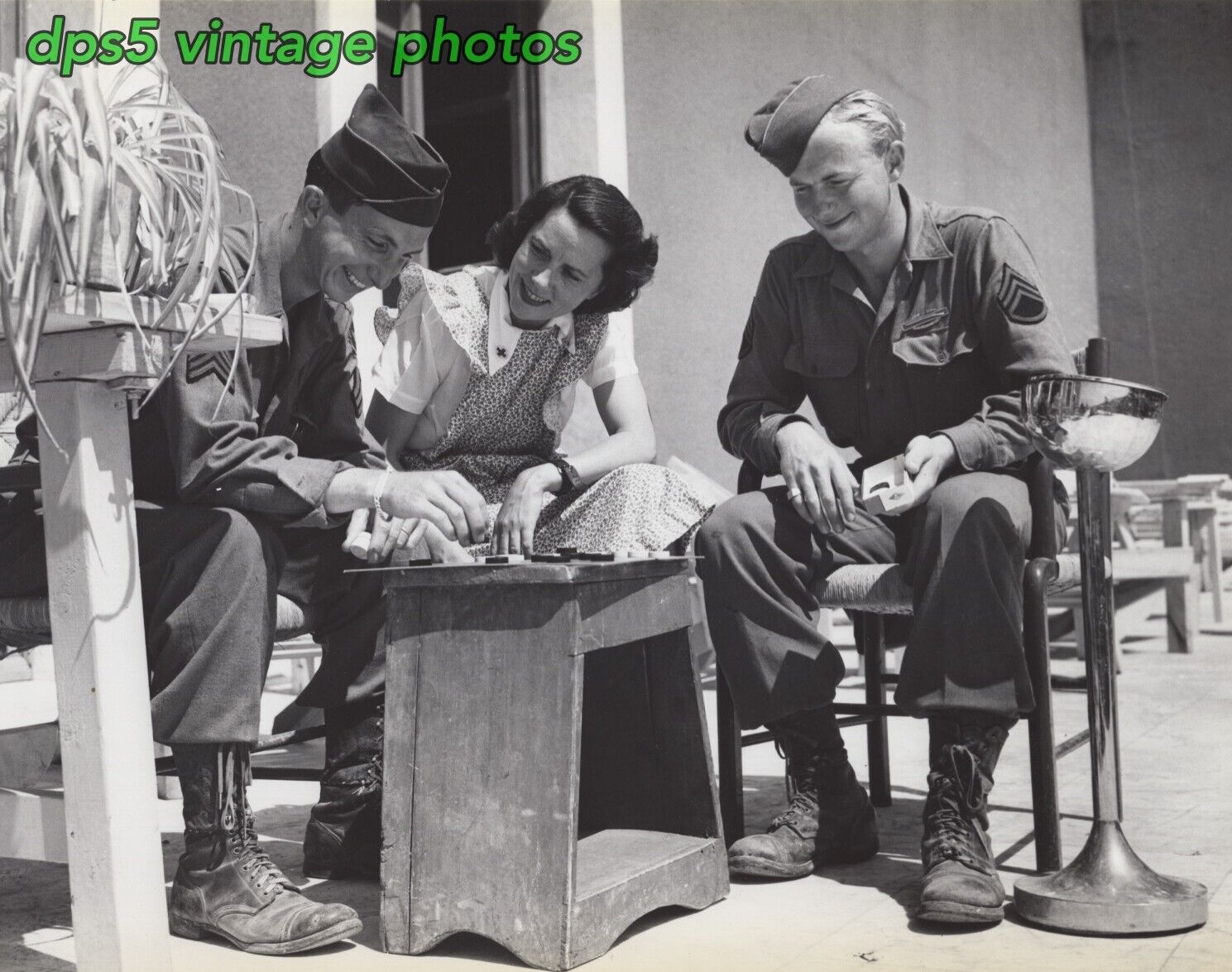 WW2  ITALY- American Red Cross - Playing Checkers --Vintage Press Photo 8x10 B&W