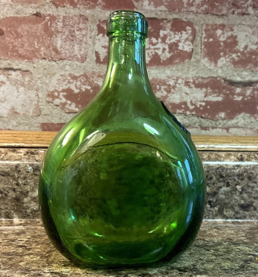 M.R. Francisco Undurraga Vintage Embossed Chile Green Wine Bottle Nice Display