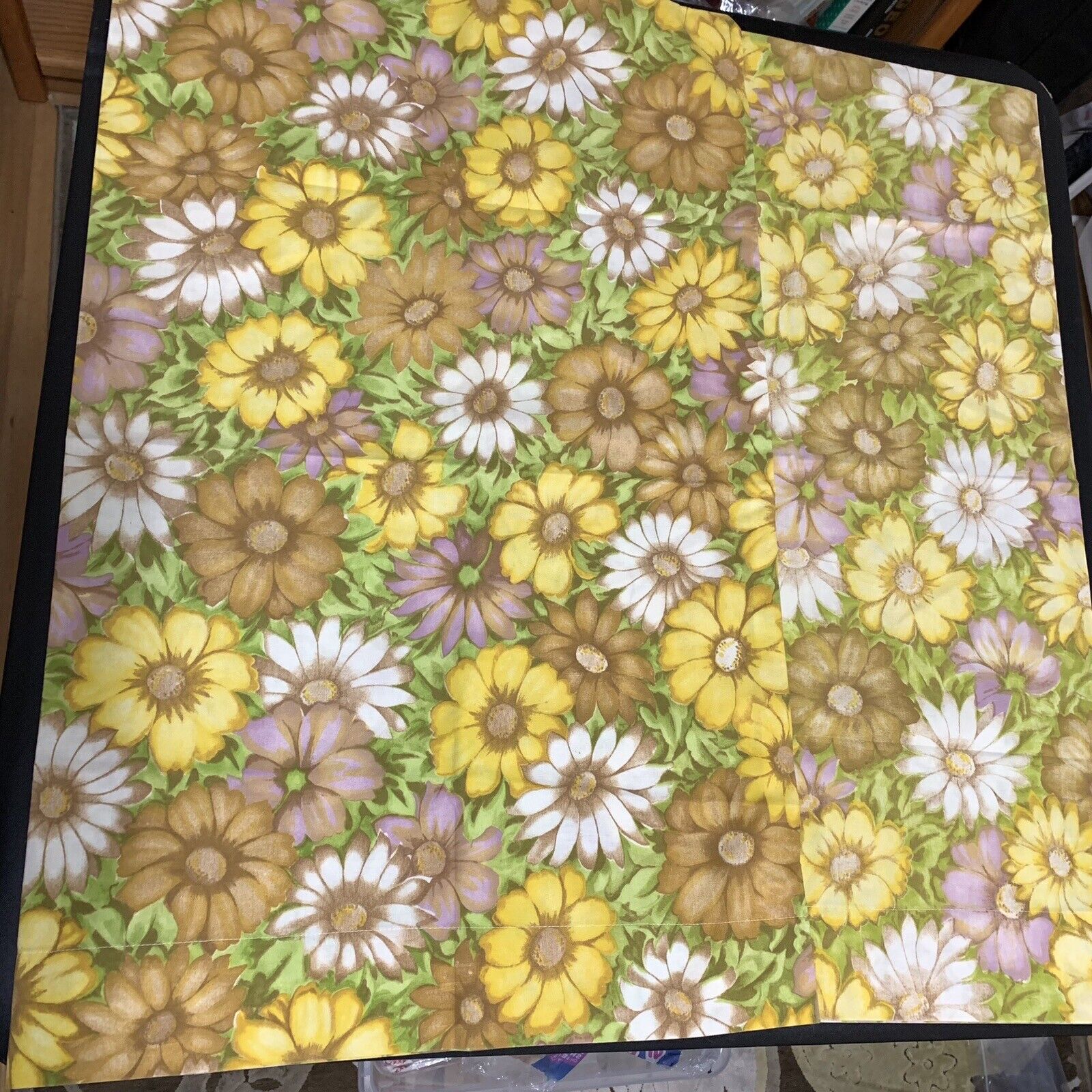 Set of 2 Vintage Cannon Monticello Yellow Daisy Floral Standard Pillowcases