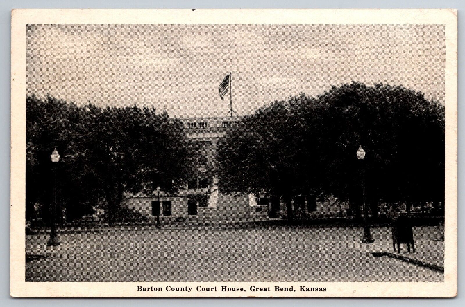 Vintage Postcard KS Great Bend Barton County Court House c1947