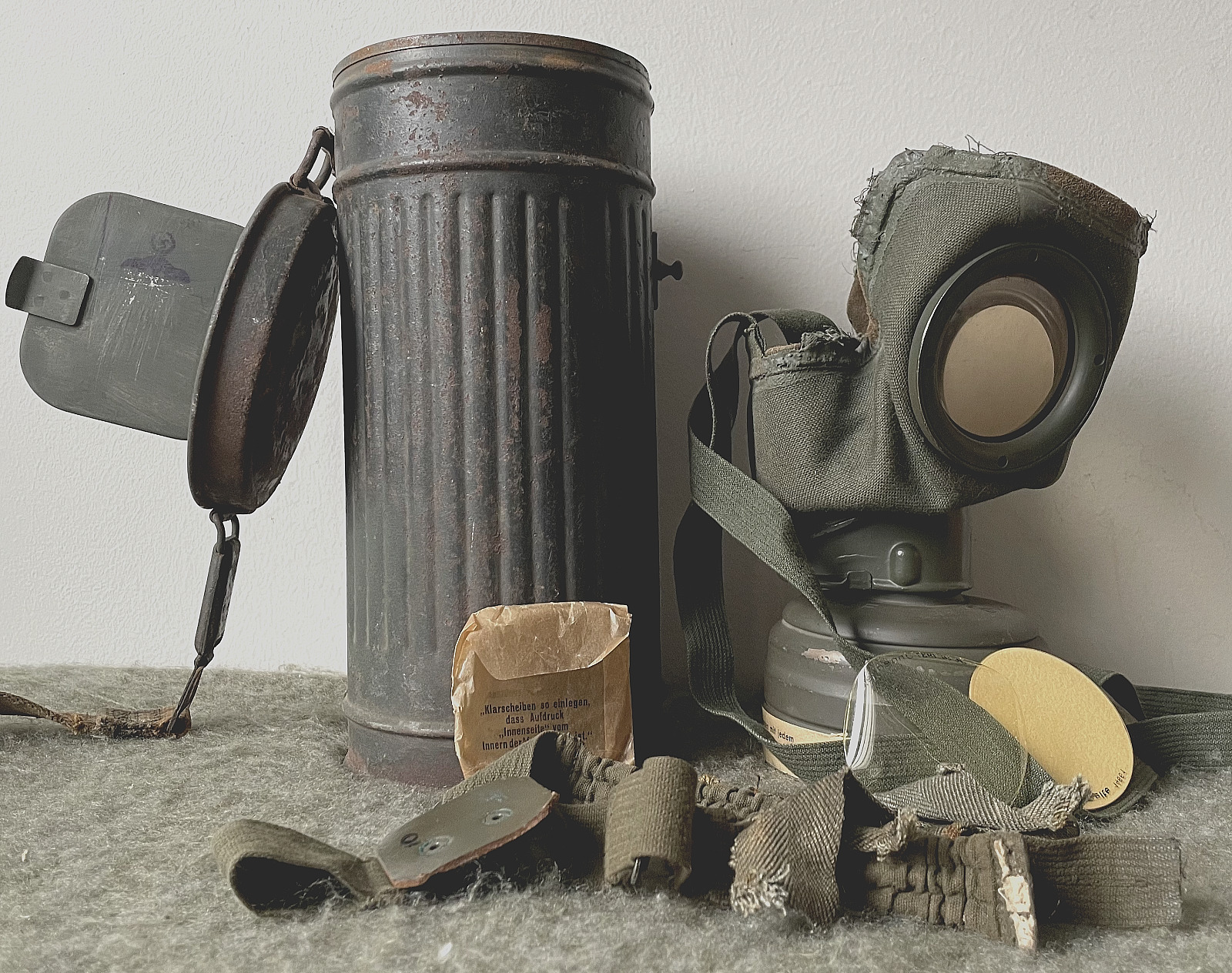 SIZE 2  ORIGINAL WW2 GERMAN GAS MASK GM-30 CANVAS MODEL WITH FILTER WAA STAMPED