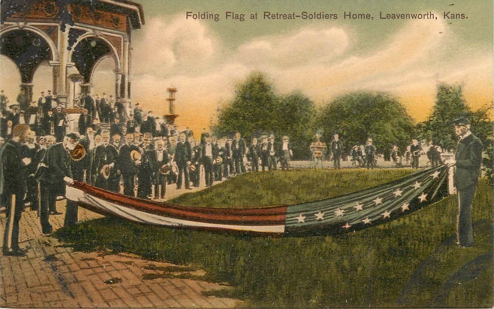 Postcard Kansas Leavenworth Folding Flag Retreat Soldiers Home 23-5590