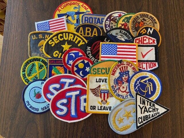 MIXED LOT OF A SOME MILITARY & OTHER PATCHES .... A NICE GROUP.  25+ PIECES.