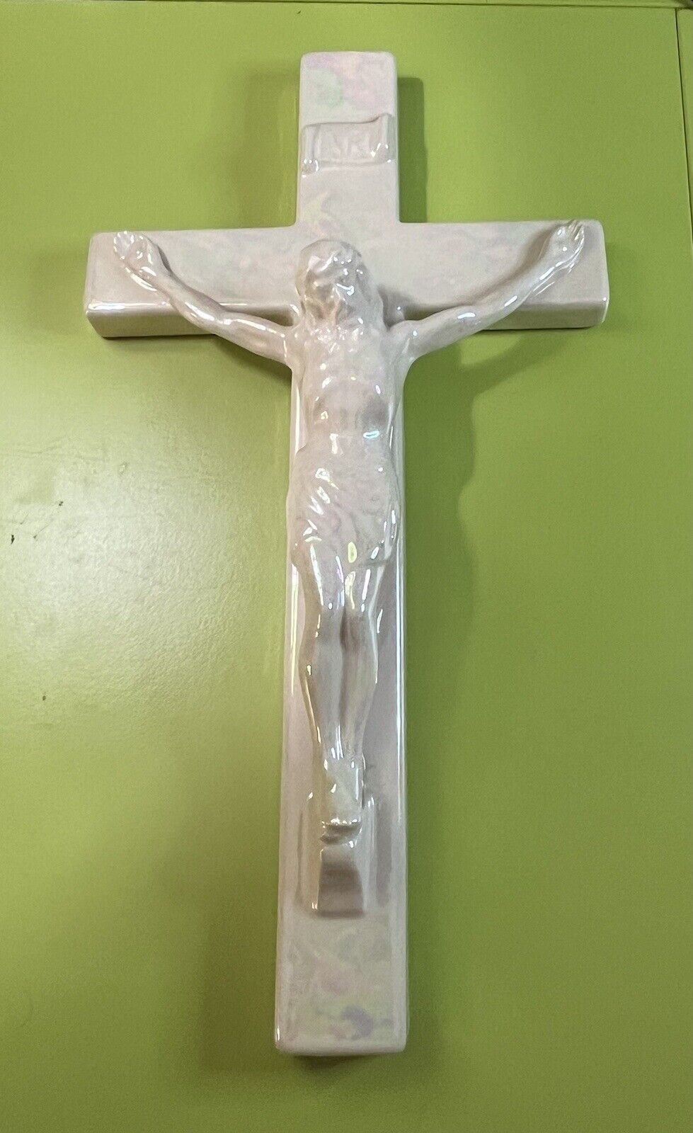 VTG Iridescent Pearl Color Ceramic Porcelain Christ/Jesus on The Cross Wall Art