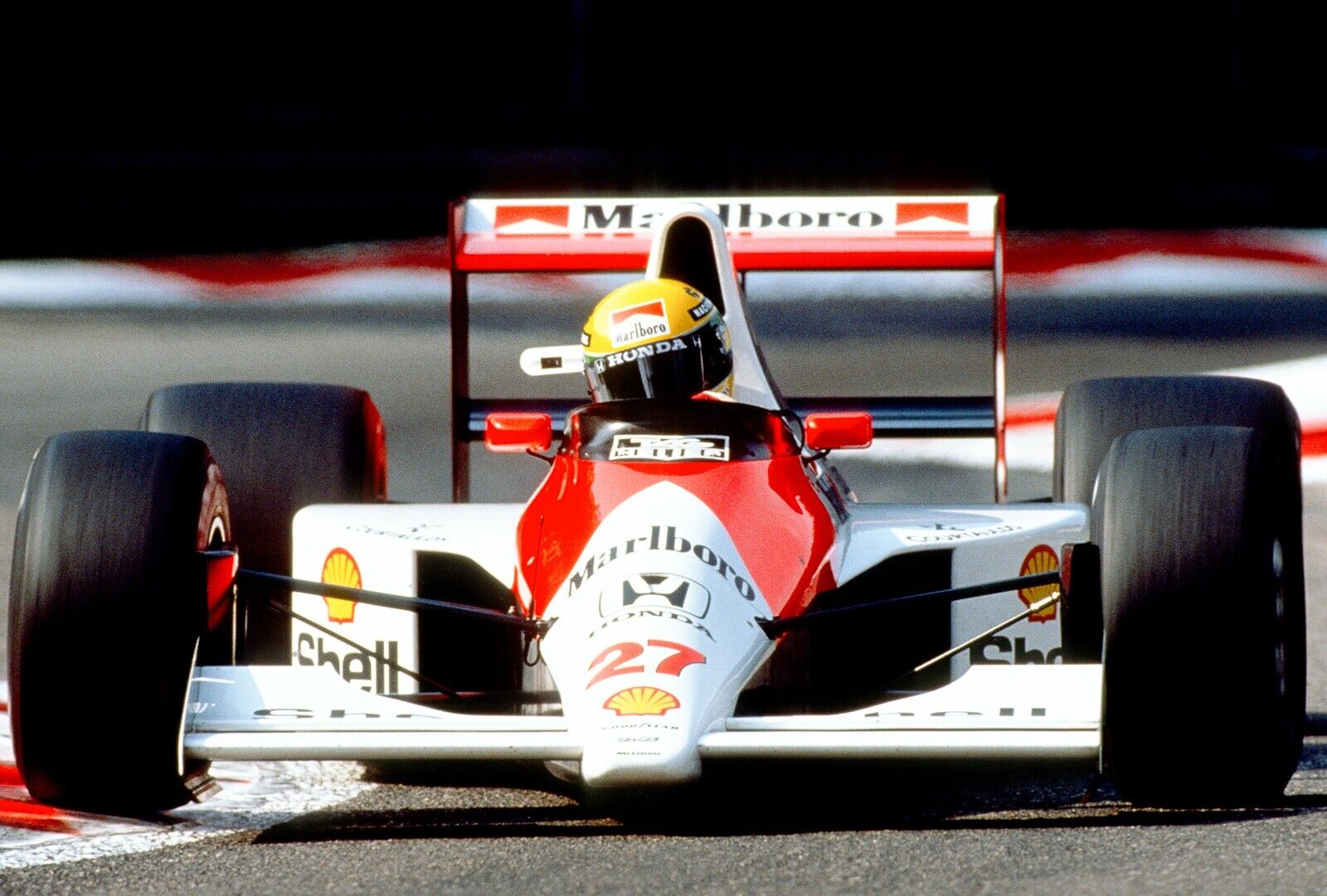 Ayrton Senna. McLaren MP4/5B Marlboro. F1 Photo. F087s187