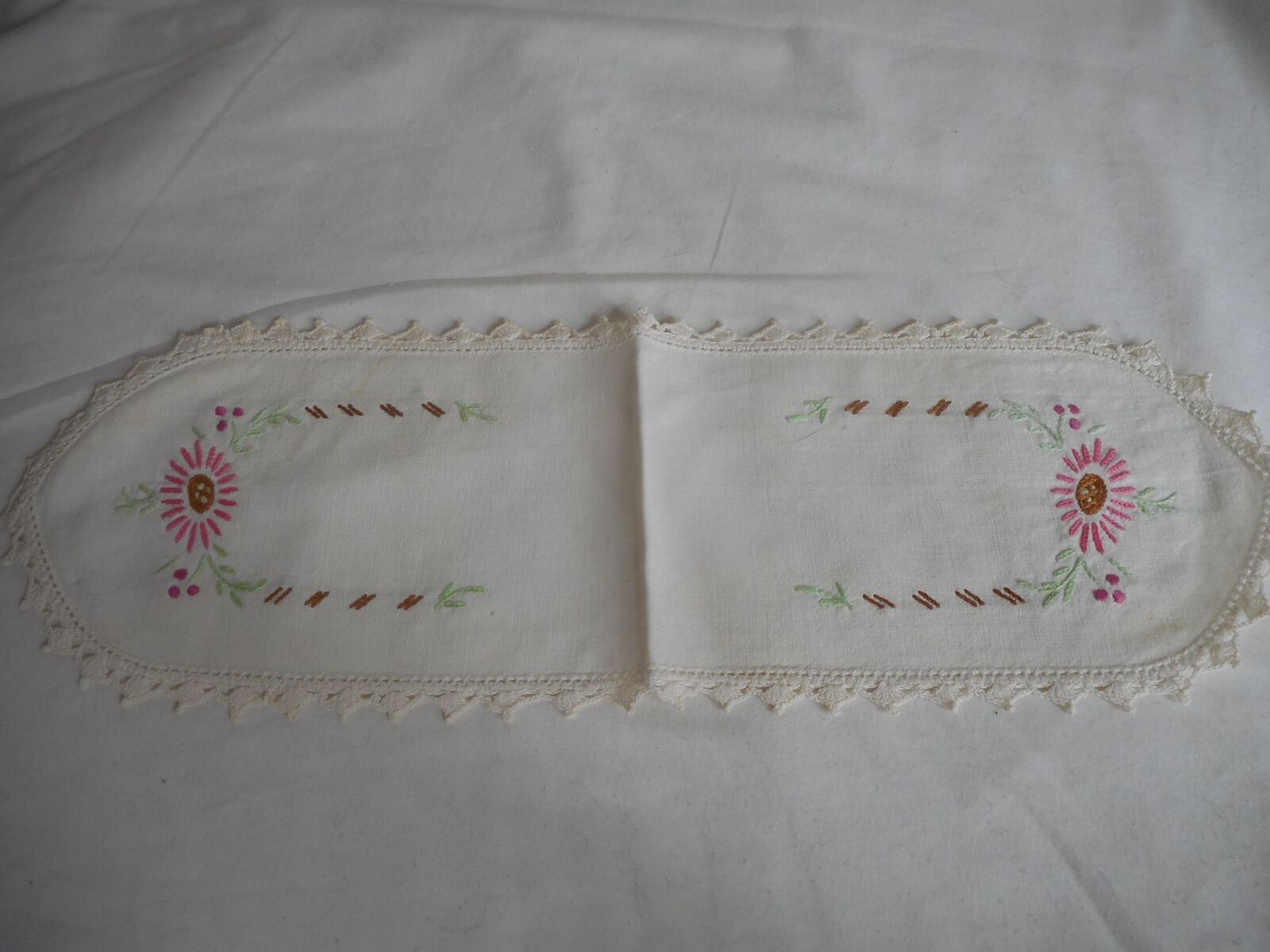 Vintage Pink Floral handmade embroidered oval Lace Dresser scarf 15.5 x 5 Estate