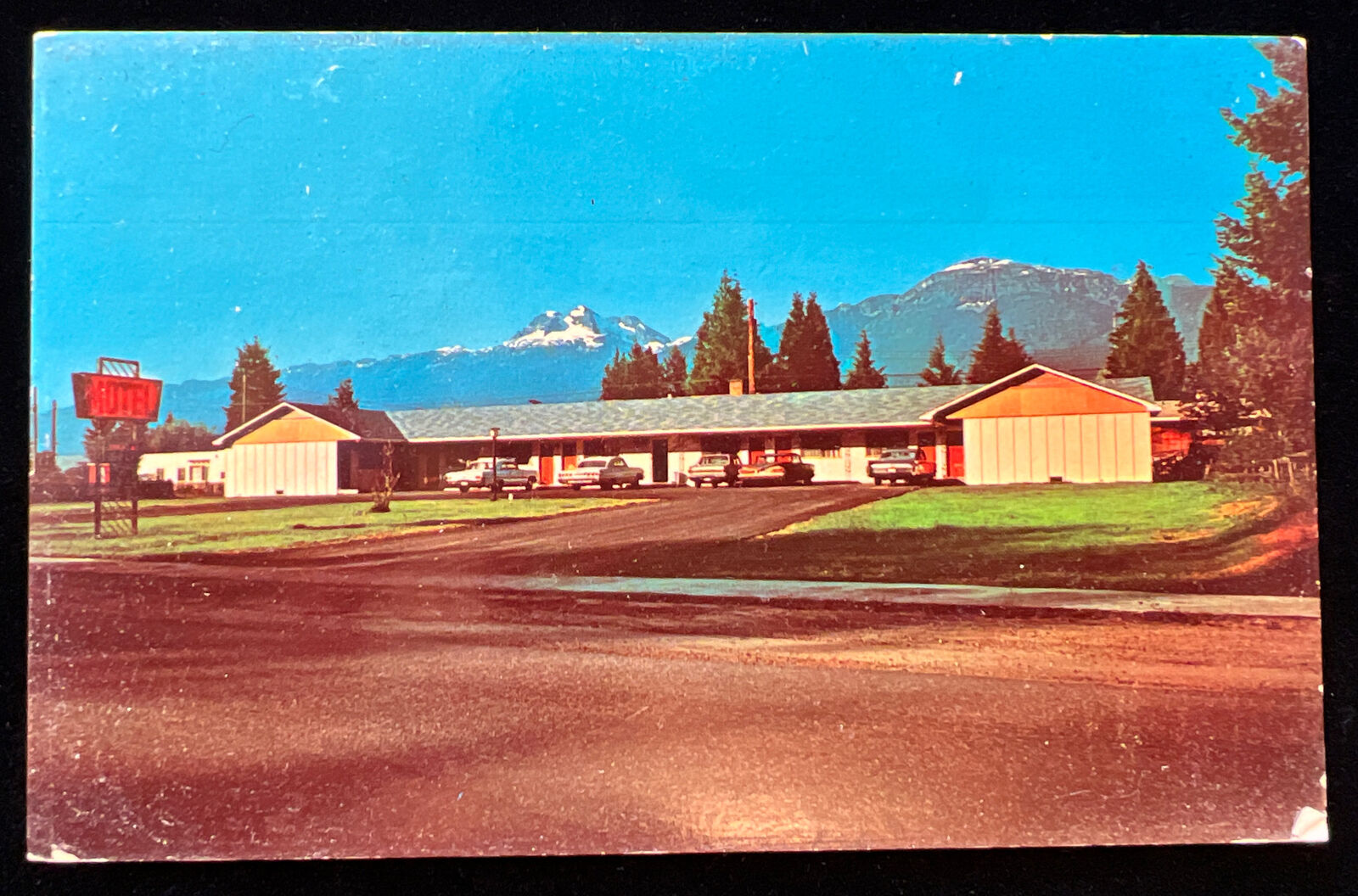 Vintage Defoe’s Motel Revelstoke British Columbia Canada Streetview Postcard
