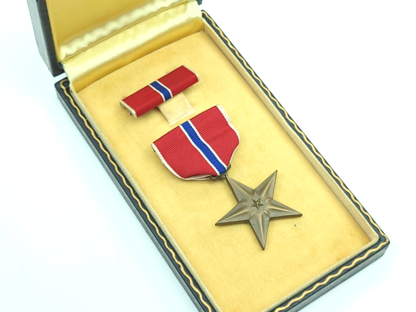 Original WW2 US Navy USMC Type Boxed Bronze Star & Ribbon  in Short Case