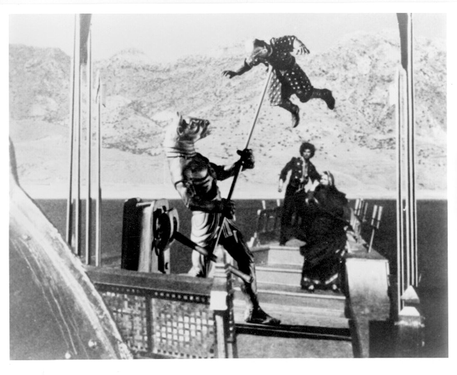 1977’s SINBAD & THE EYE OF THE TIGER Minaton javelin attack b/w 8x10 scene