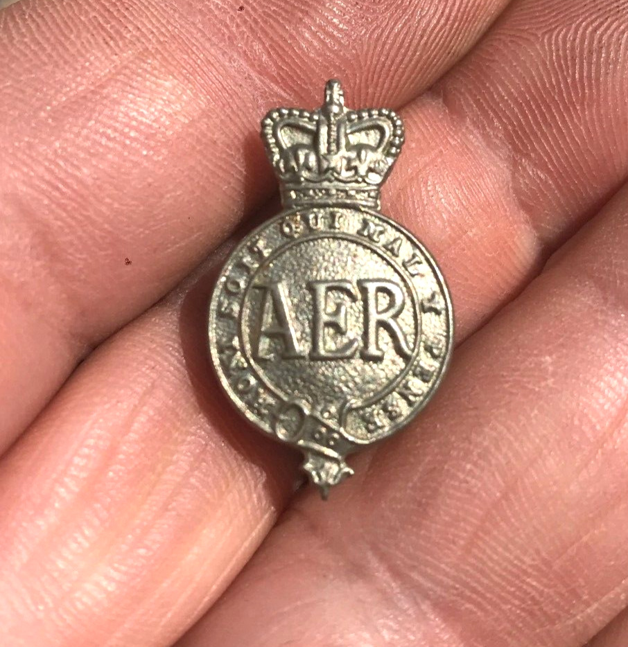Vintage British Army Regimental Cap Badge Lapel Pin - Life Guards?