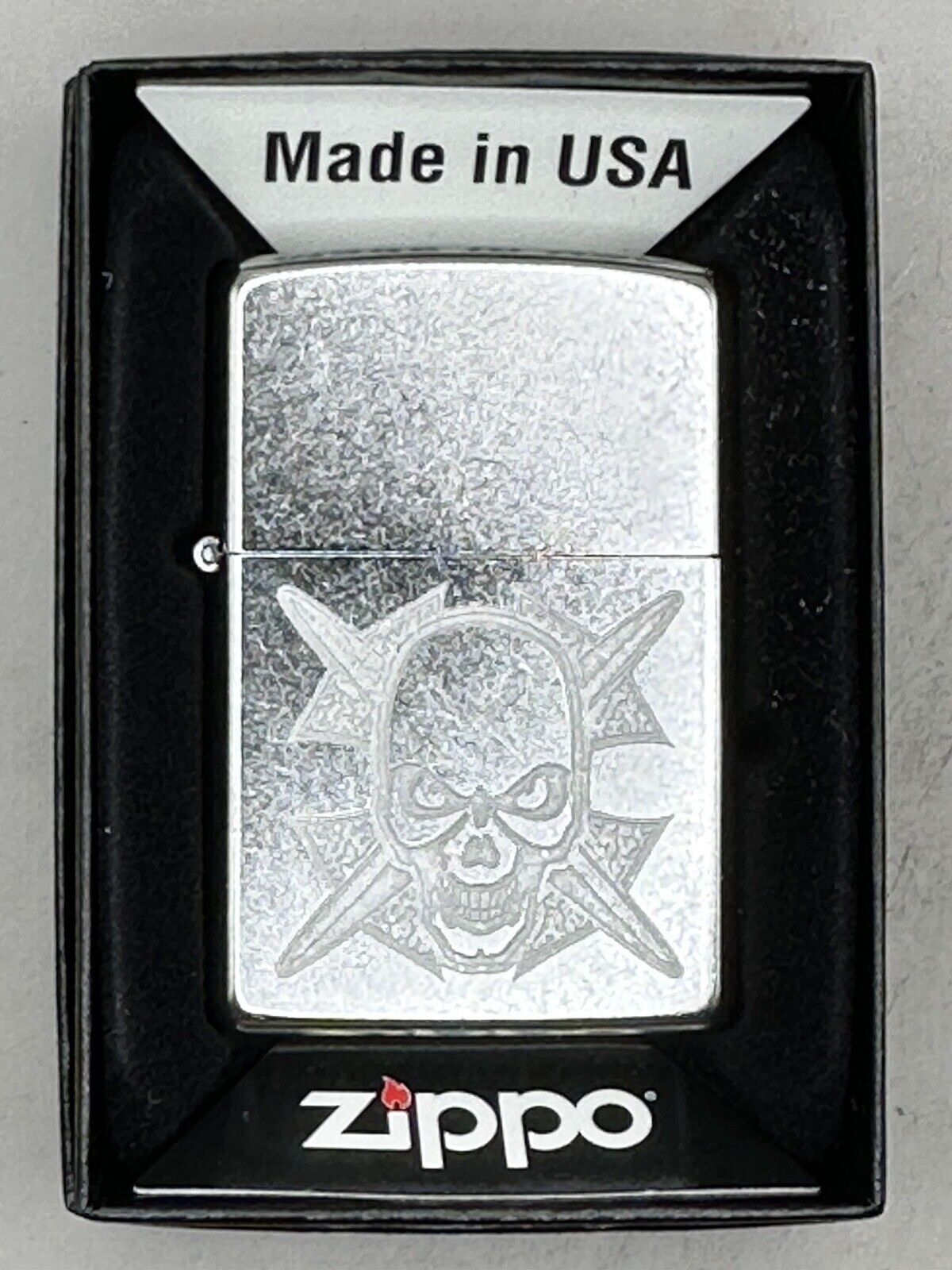 Vintage 2009 Etched Skull With Swords Chrome Zippo Lighter NEW