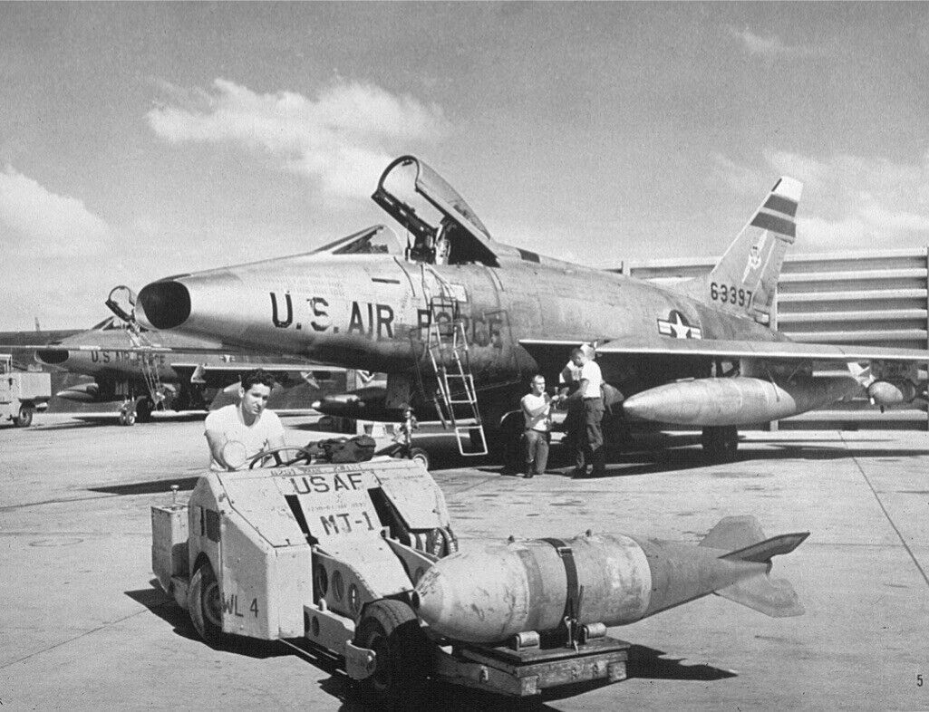US AIR FORCE USAF F-100 Super Sabre aircraft 8X12 PHOTOGRAPH 1950