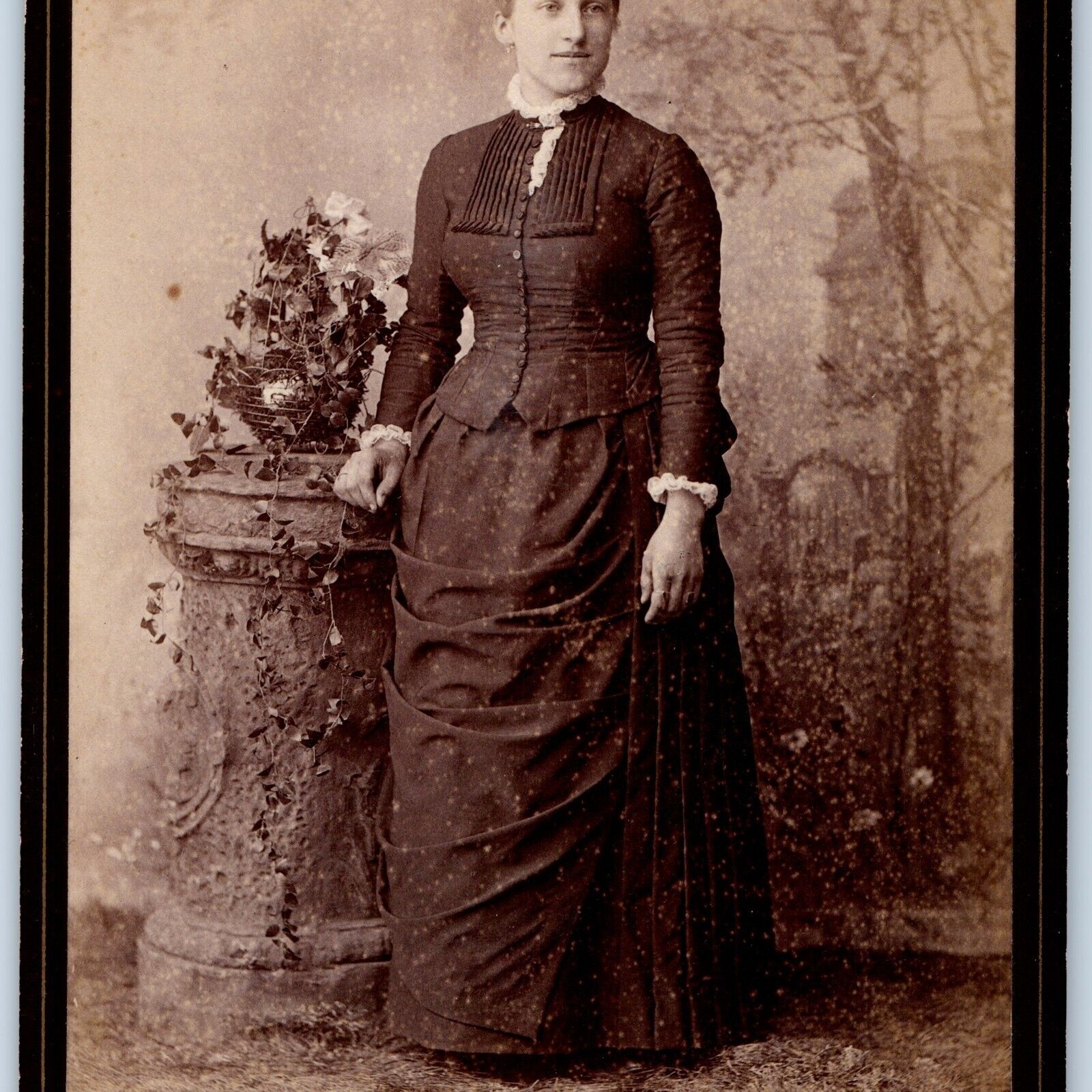 c1880s Philadelphia, PA Woman Corset Dress Cabinet Card Photo Phila Blaul B15