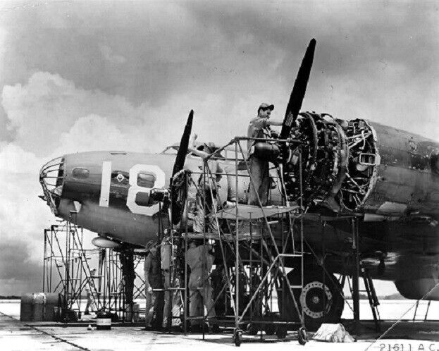 Boeing B-17 Bomber crew servicing engines 8x10 WWII WW2 Photo 876a