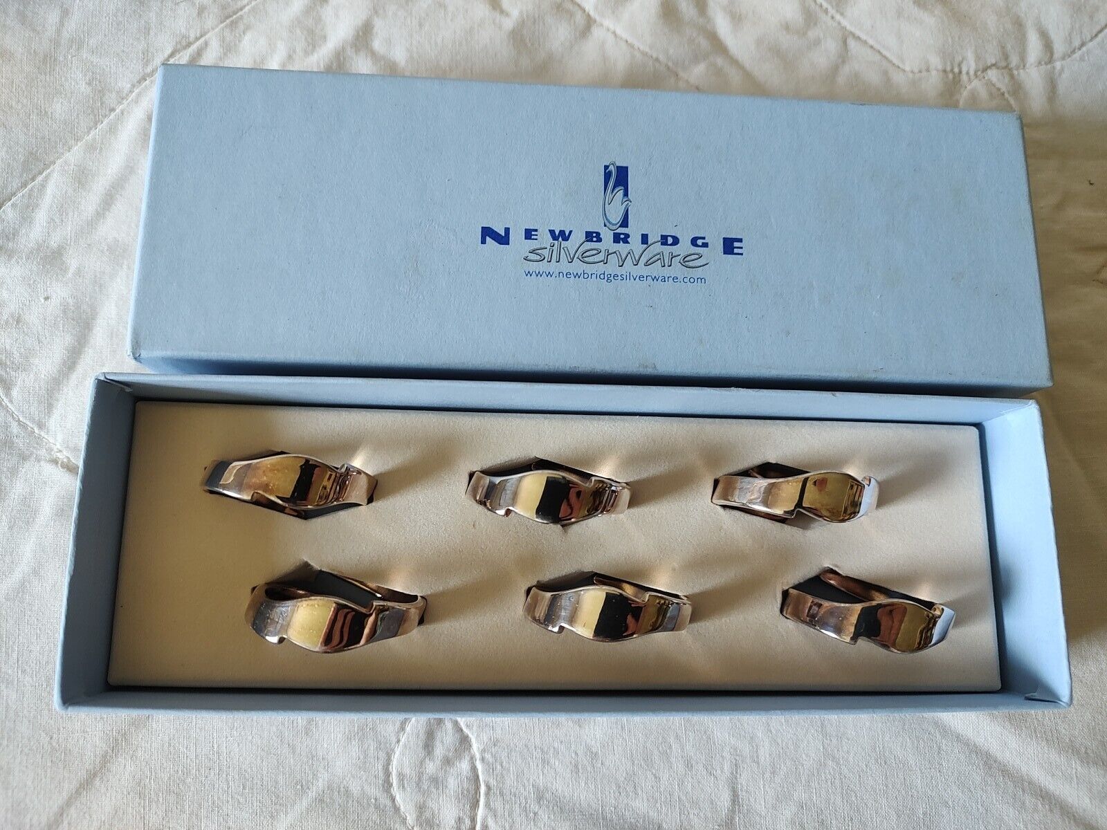 Newbridge Silverware Set of 6 Napkin Rings Silverplated Some Tarnishing