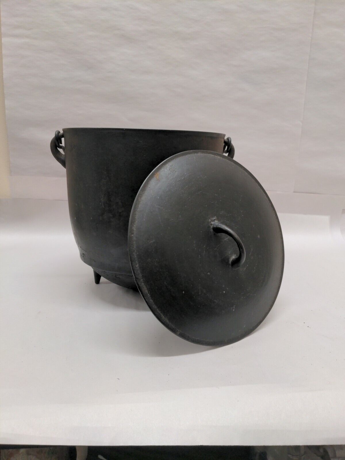 Rare Antique 18th C. Cast Iron Bean Pot W/ Lid