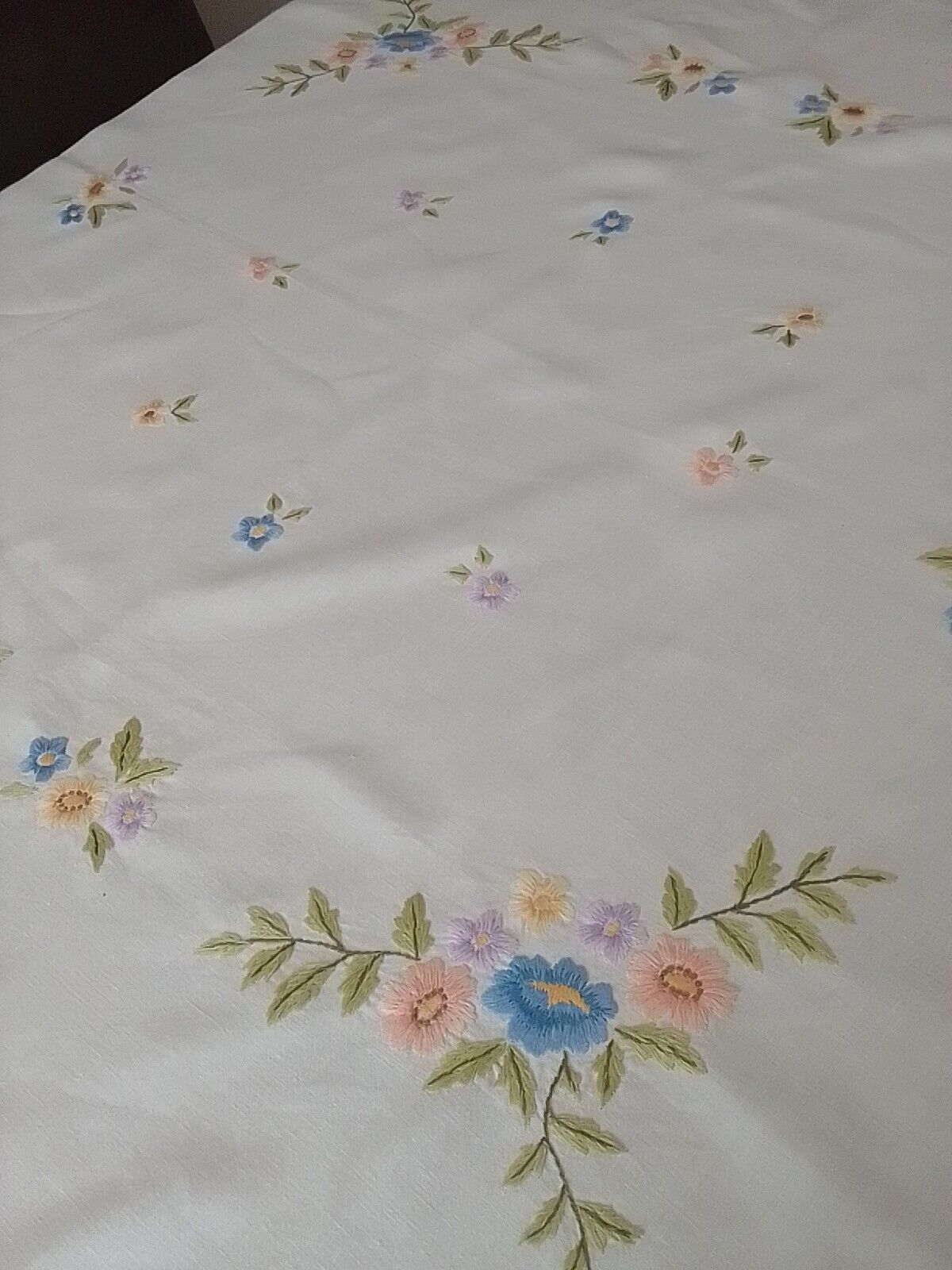VINTAGE CREAM IRISH LINEN LARGE TABLECLOTH  FLORAL EMBROIDERY 41\