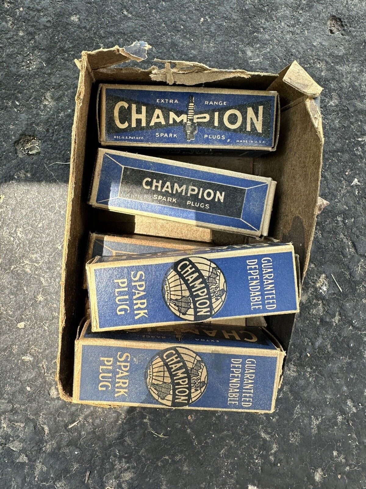 Antique Vintage NOS SPARK PLUG Original Box * Champion Y-6 Box Of 6