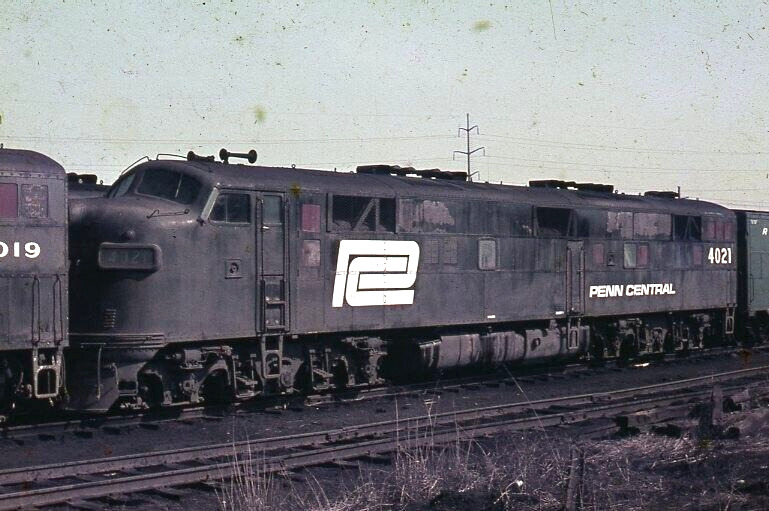 PC penn central E-7A 4021 harrisburg,pa. original railroad slide 1973
