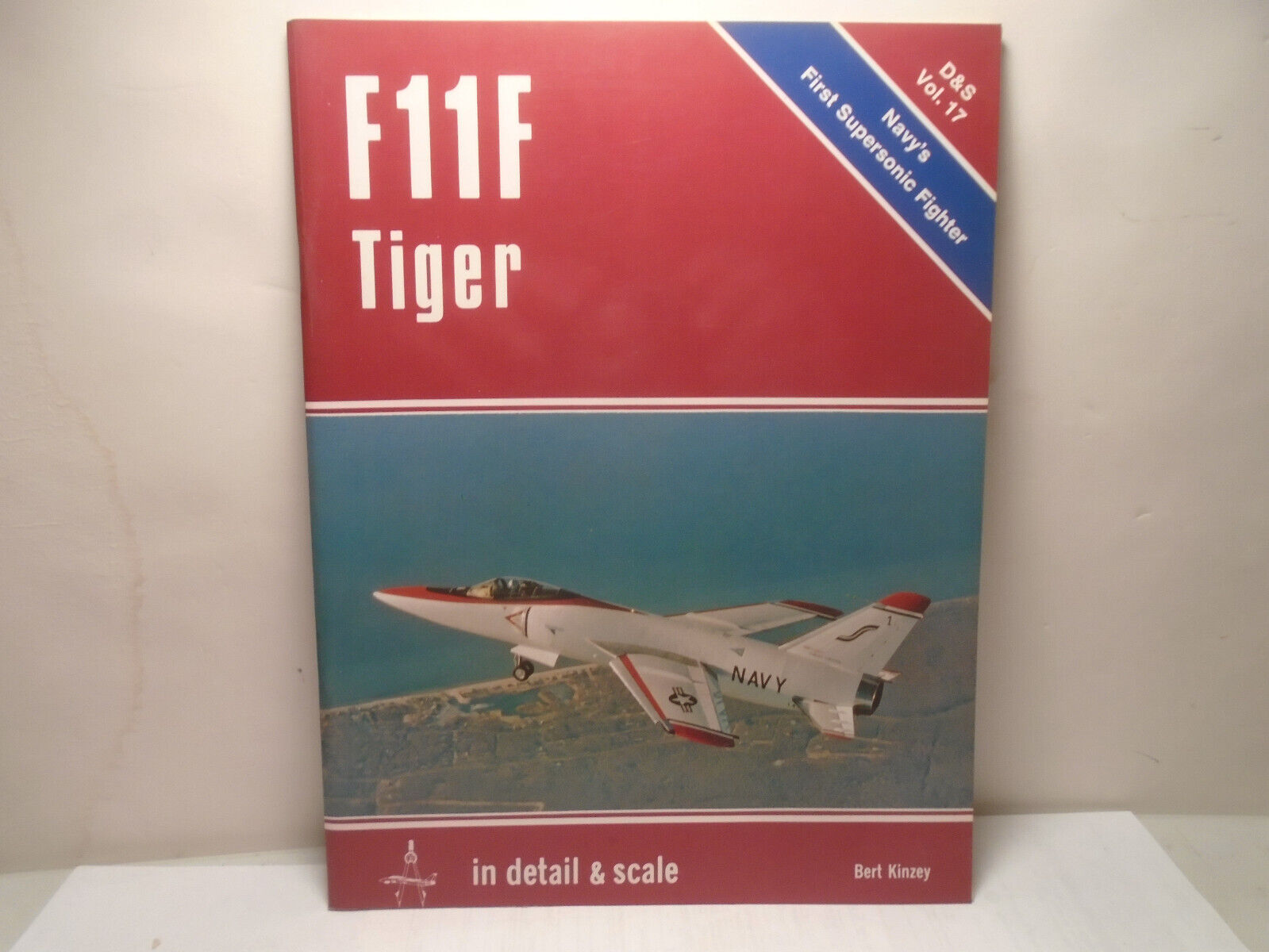 F11F TIGER IN DETAIL & SCALE VOL. 17 BY BERT KINZEY NAVY\'S 1ST SUPERSONIC FIGHTE