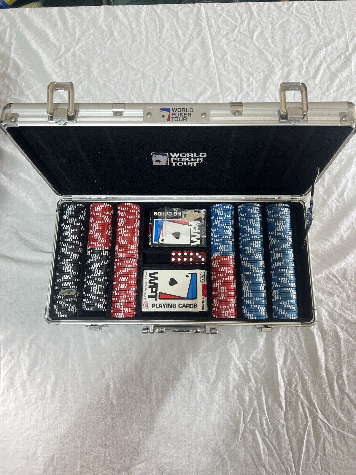 World Poker Tour-WPT Poker Chip Set  See Pictures READ DESCRIPTION - AS IS 