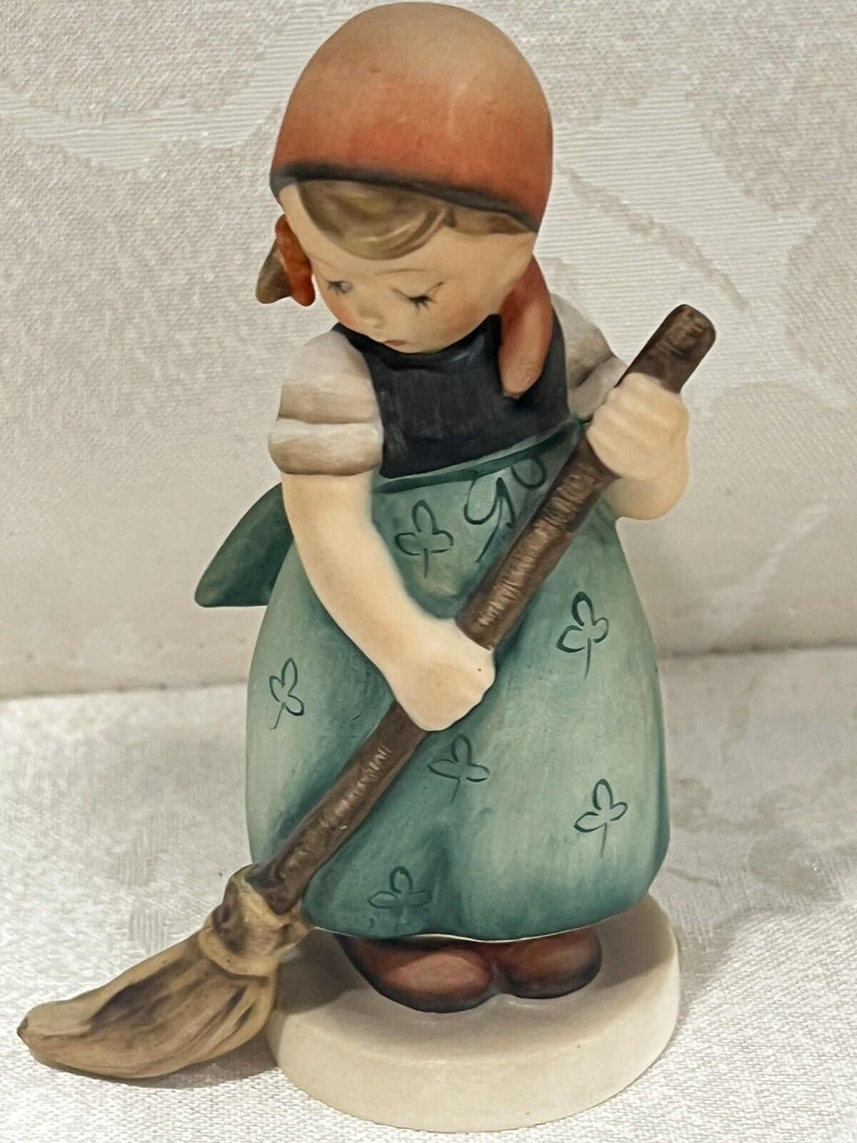 Vintage Goebel Hummel W. Germany \'Little Sweeper\' Figurine #171 4.5”