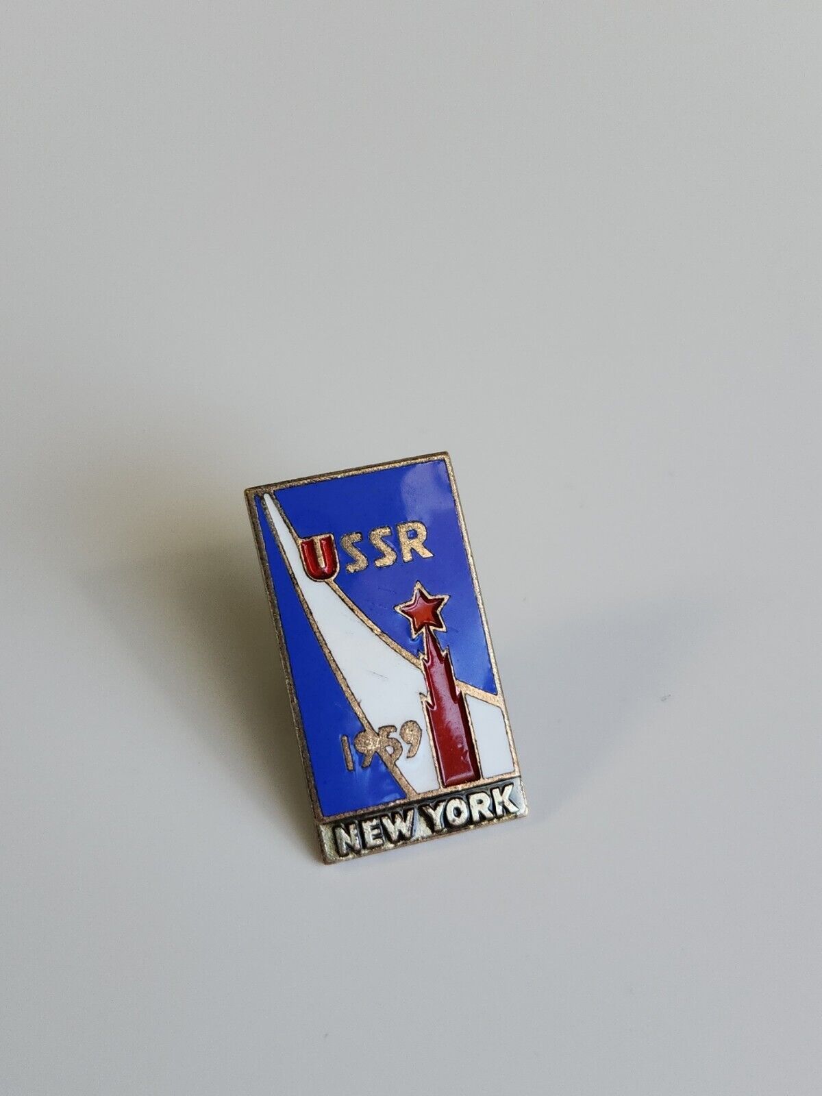 USSR Cultural Exhibit at New York City Coliseum 1959 Souvenir Badge Pin