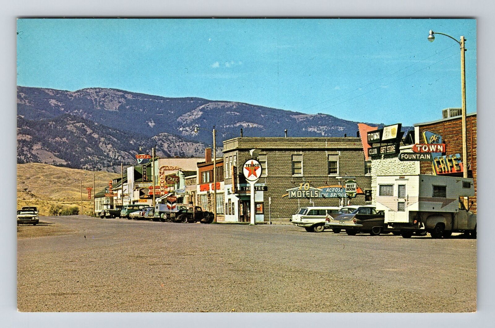 Gardiner MT-Montana, Scenic Outside Town View, Vintage Postcard