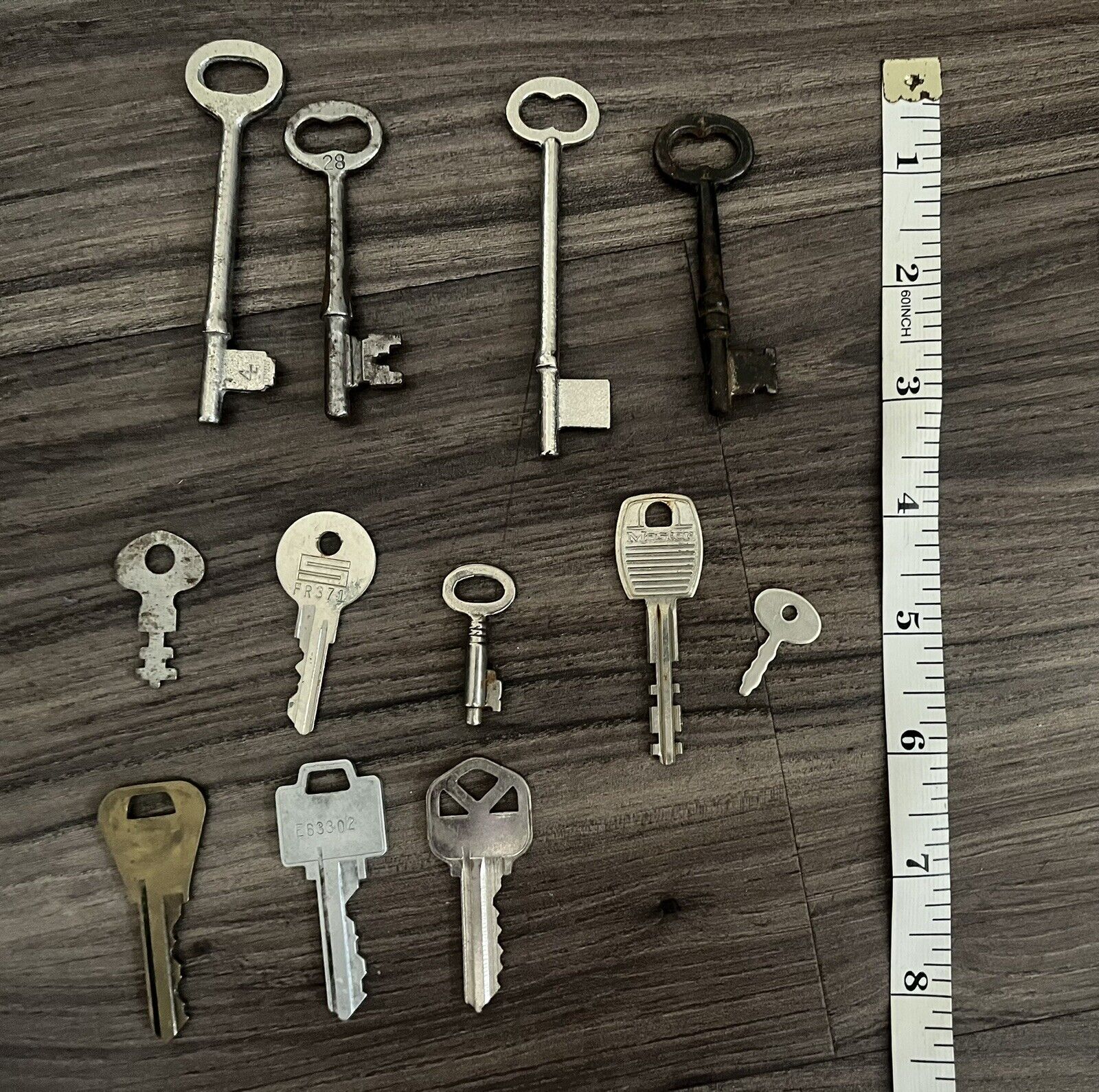 12 Antique Skeleton Keys Assorted Lot + 4 Surprise Free Authentic Old Barrel