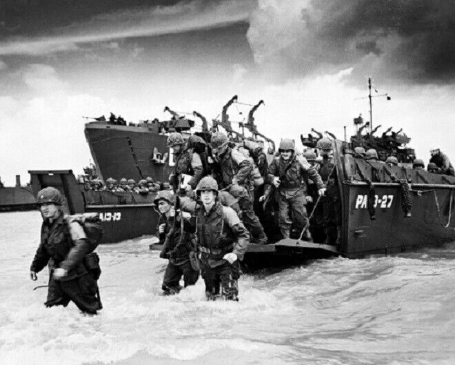 U.S. Soldiers landing on Omaha Beach during D-Day Invasion WWII 8x10 Photo 500a