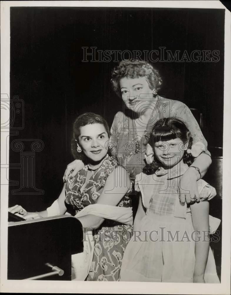 1951 Press Photo Nila Mack of \