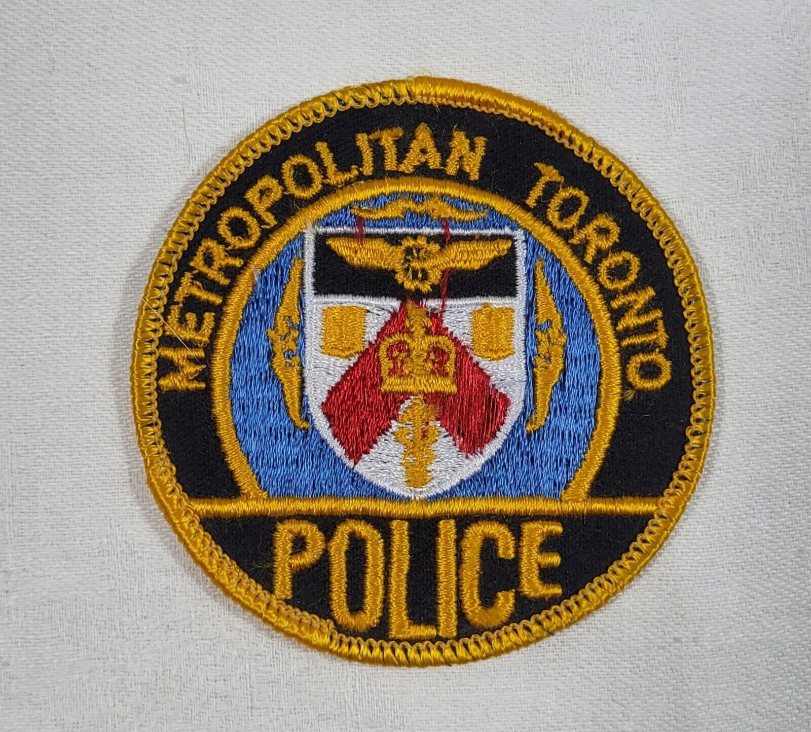 METROPOLITAN TORONTO CANADA POLICE SHOULDER PATCH - OLD YELLOW VERSION