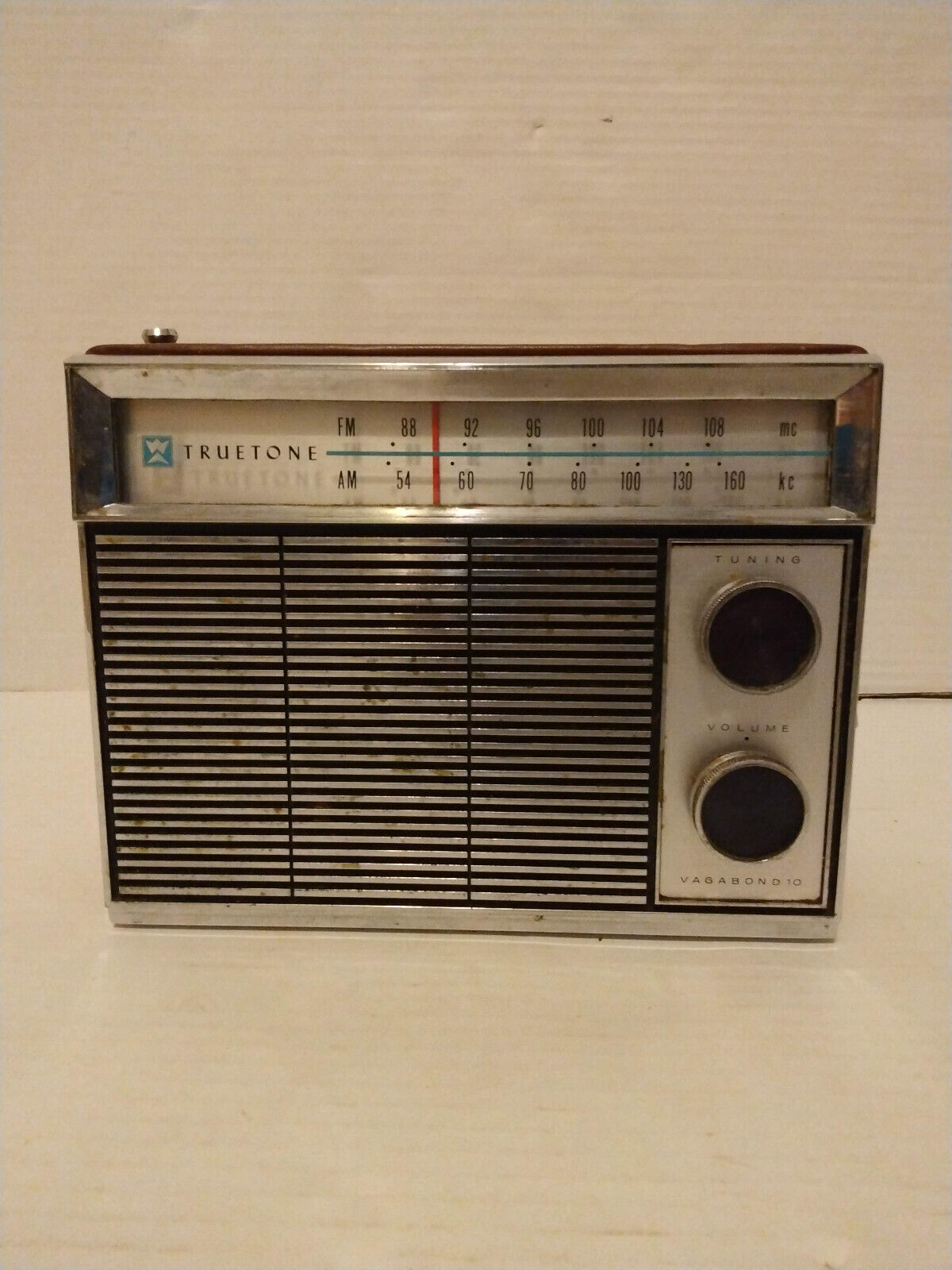 Truetone Vagabond 10 Portable AM-FM Radio Model TAE-3754A-76
