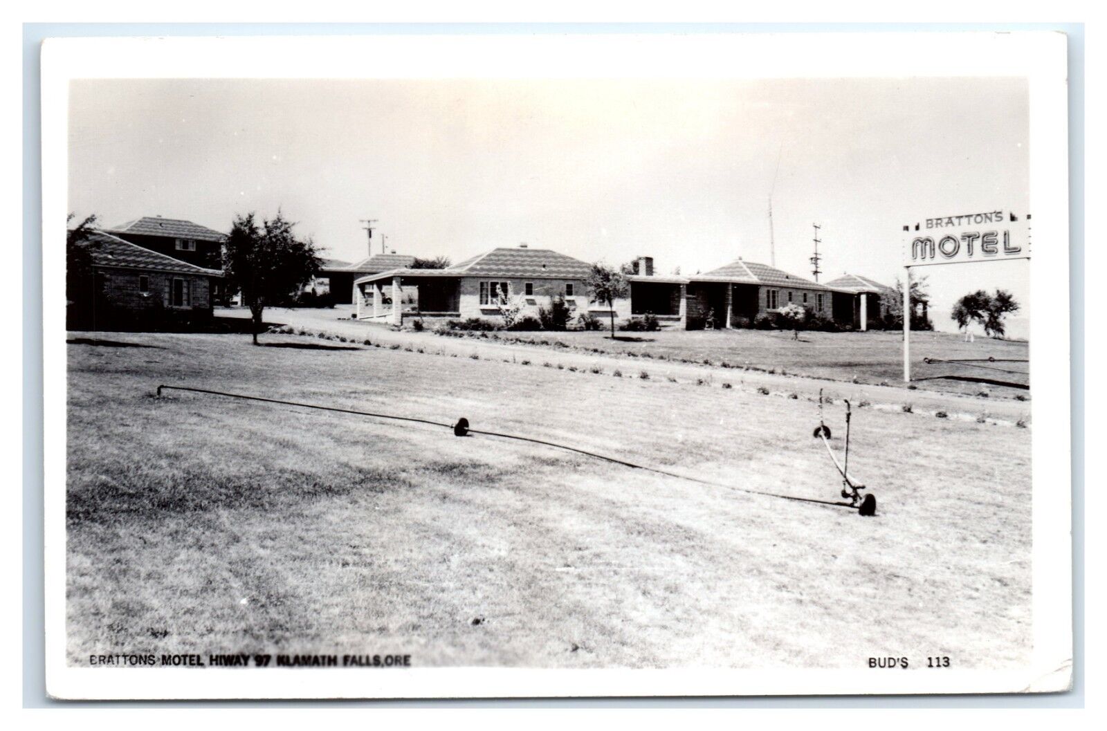 Postcard Brattons Motel, Hwy 97, Klamath Falls, OR RPPC I6