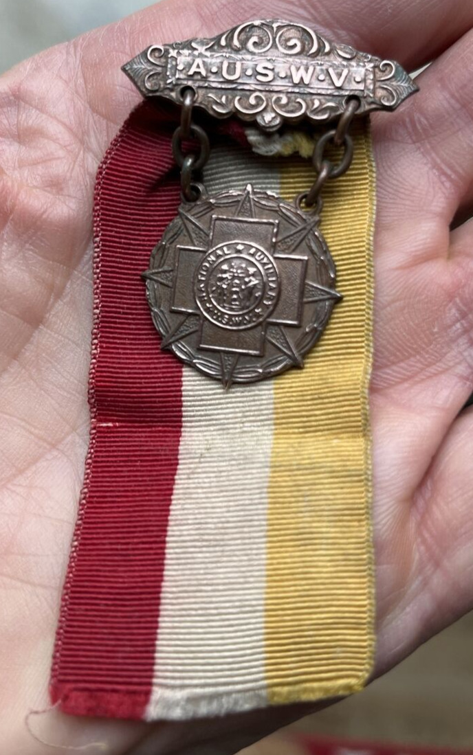 Veterans Medal Badge and Ribbon National Auxillary AUSWV Spanish American War